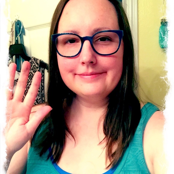 Meet your Posher, Kaitlin - Picture 5 of 8